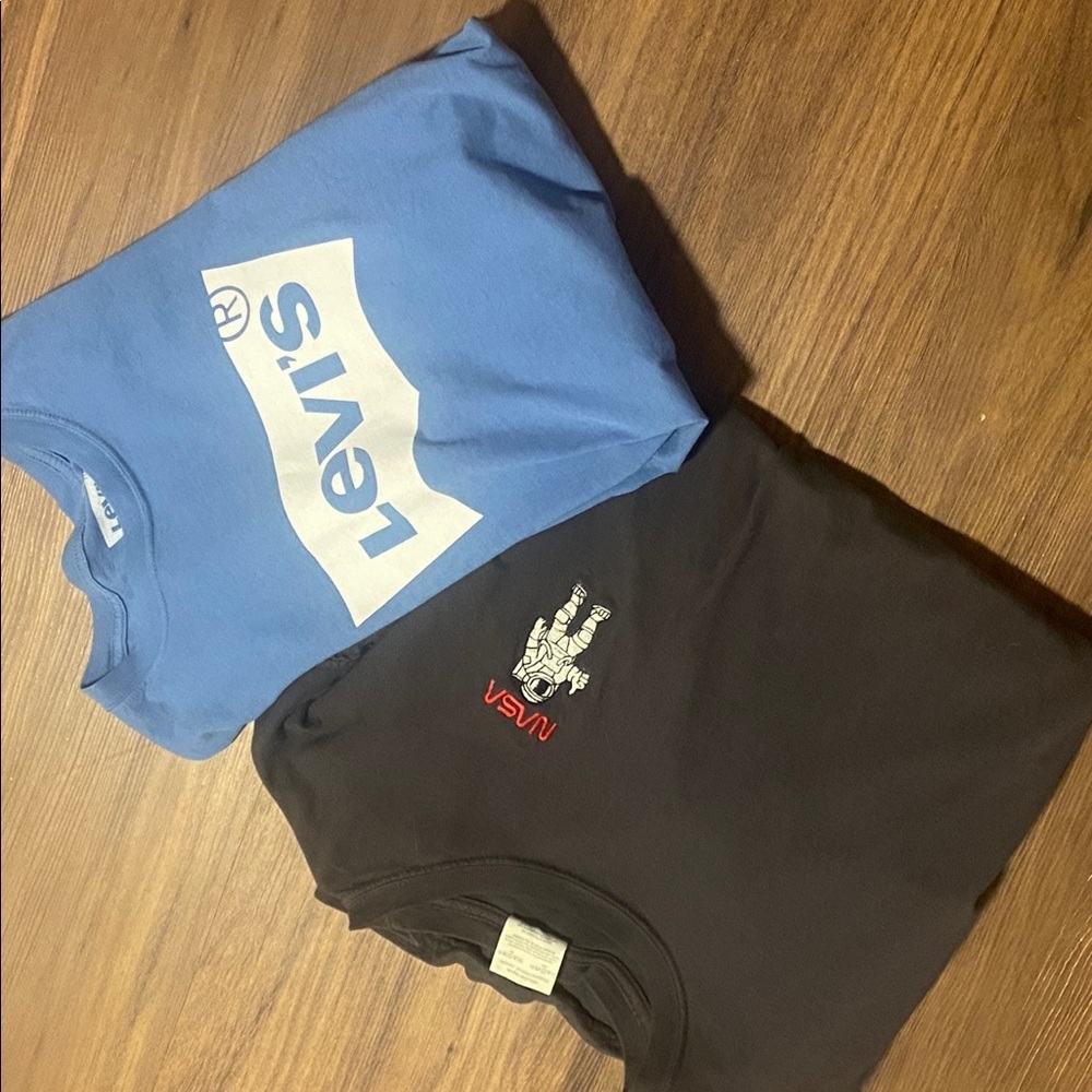 Levi’s shirt barely worn and get second one free